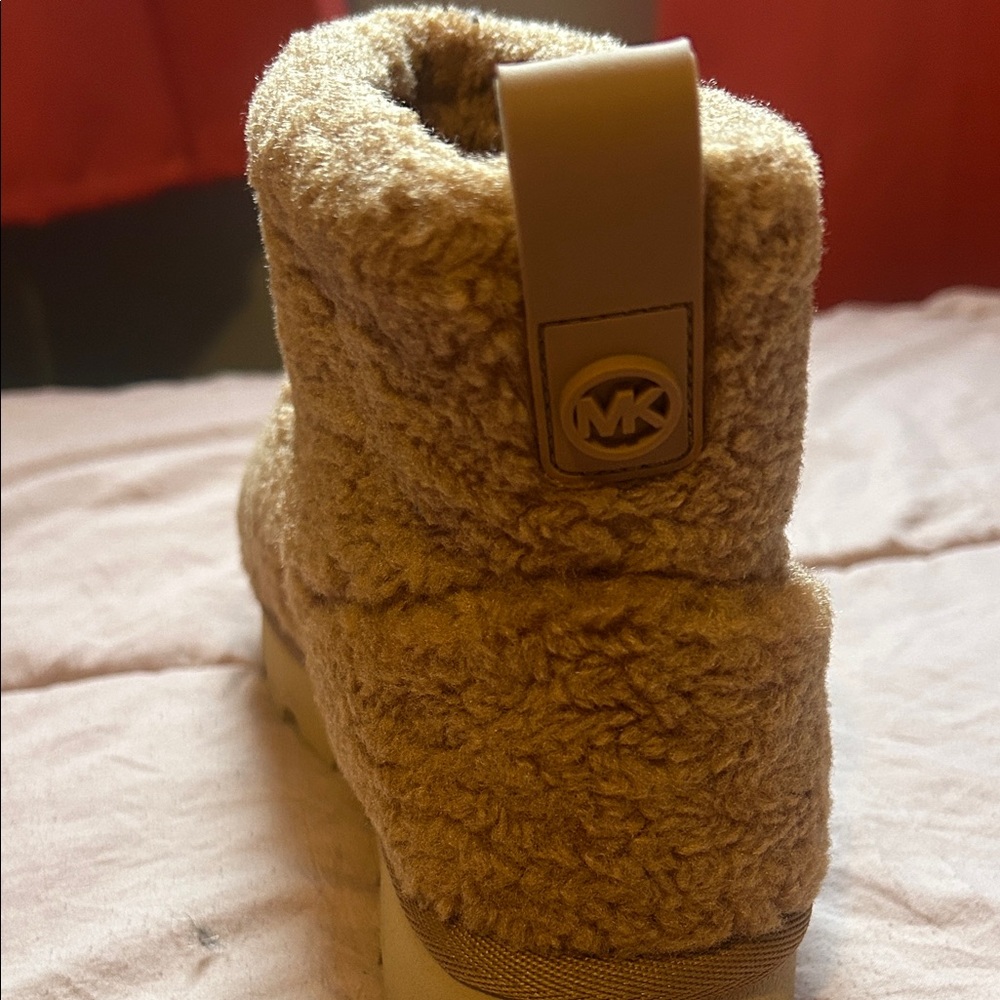 Michael Kors Tan Kids Slippers - Picture 2 of 2